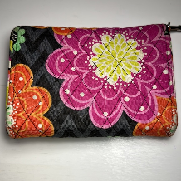 EUC Vera Bradley Ziggy Zinnia Your Turn Smartphone Wristlet Or Wallet Organizer - Picture 2 of 7